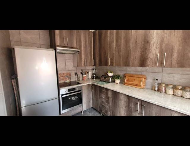 2 BEDROOM TOWNHOUSE FOR SALE IN RACEVIEW
